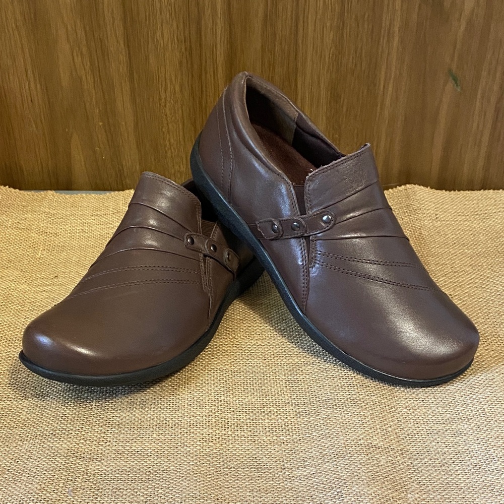 David Tate Brown Leather Flats NWOT